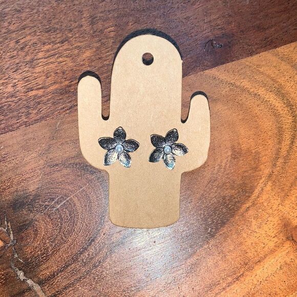 Dainty Silver Flower Pearl Studs Post Earrings - Picture 3 of 6